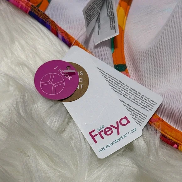 💙💖 NWT Freya Sun Haze Plunge Bikini Top High Apex 30M - Picture 4 of 5